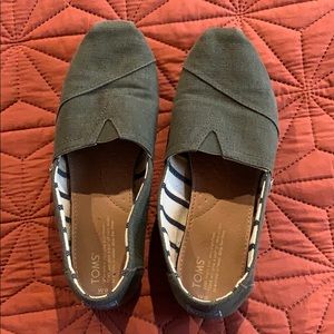 Army green Tom’s